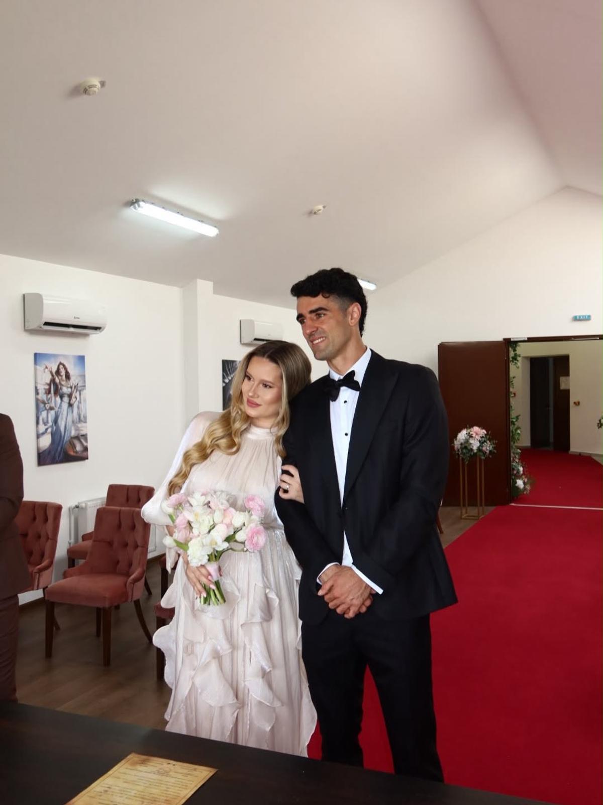 A absolvit Medicina, apoi s-a căsătorit cu fotbalistul Rapidului: „Mult noroc, golgheterule!”