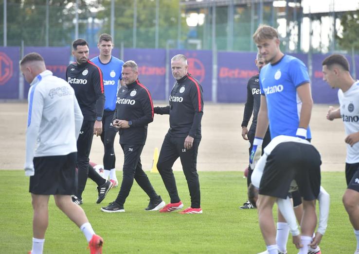 Laurențiu Reghecampf, alături de Thomas Neubert și Adrian Popa la primul antrenament de la FCSB / Foto: Cristi Preda (GSP)
