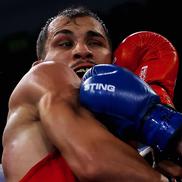 Radoslav Rosenov (roșu) - Andrei Gavae (albastru), optimile de finală ale categoriei 60 kg, Campionatele Europene de Box - Sofia 2026. Foto: Sportal.bg