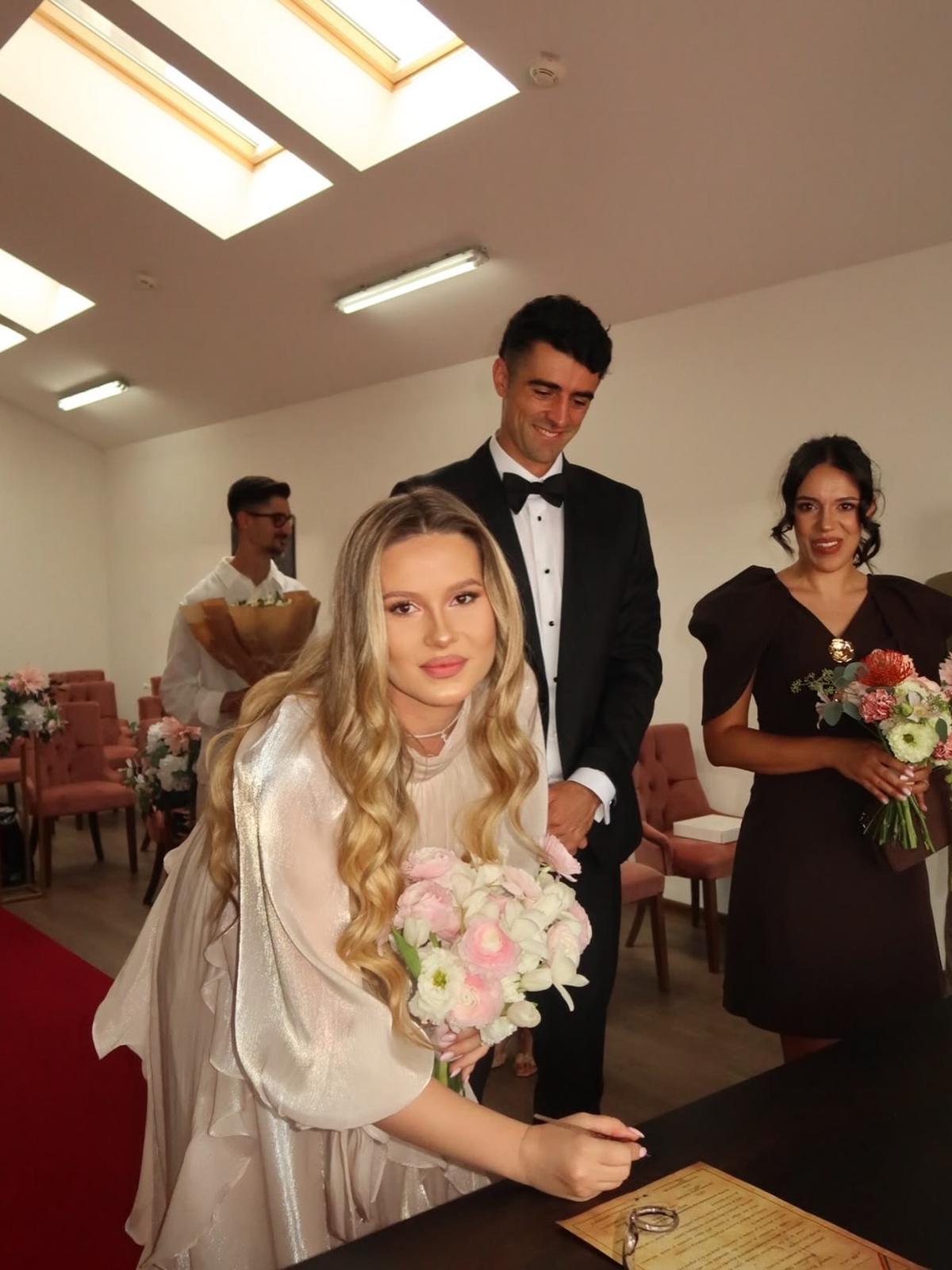 A absolvit Medicina, apoi s-a căsătorit cu fotbalistul Rapidului: „Mult noroc, golgheterule!”