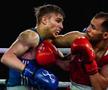 Radoslav Rosenov (roșu) - Andrei Gavae (albastru), optimile de finală ale categoriei 60 kg, Campionatele Europene de Box - Sofia 2026. Foto: Sportal.bg