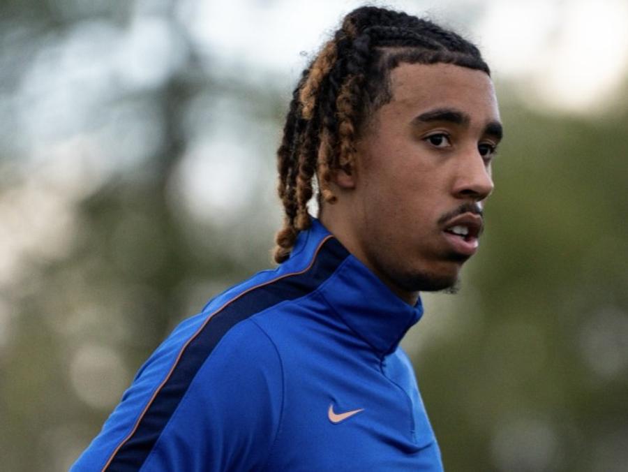 Leny Yoro a bifat doar 202 minute la Manchester United în acest sezon, din patru meciuri / Foto: Imago Prima pierdere pentru Zidane: Ibrahima Konate e out! » Pe cine a adus Franța în locul stoperului lui Real Madrid