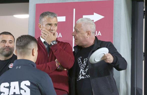 Îl ia la întrebări pe Șumudică, după ce antrenorul i-a dat „block”: „Te pupi cu ei dacă te înjură?”