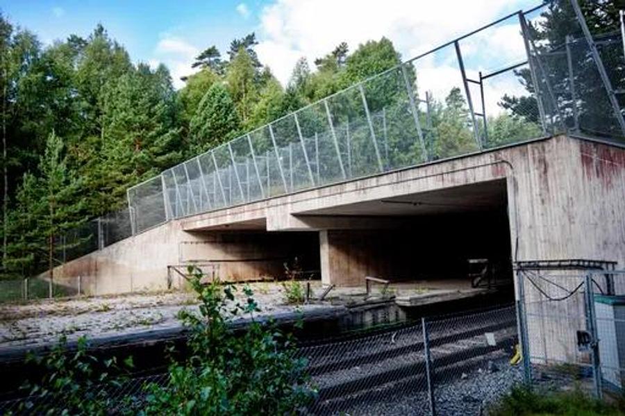 Stația de metrou Kymlinge este mastodontul părăsit al Stockholmului Poveștile ascunse din Stockholm: trenul fantomă, metrou-galerie de artă, animale sălbatice printre blocuri și cimitir UNESCO