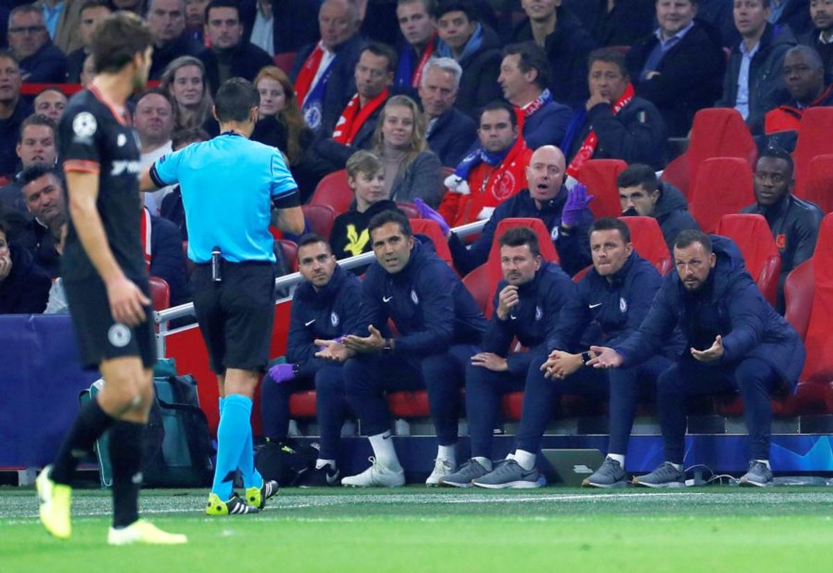 AJAX - CHELSEA 0-1 // VIDEO Ovidiu Hațegan i-a pus la punct pe oamenii lui Frank Lampard » I-a cerut să se ridice de pe bancă pentru a-i da cartonașul galben