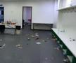 FOTO Rușinos! Cum au lăsat jucătorii Barcelonei vestiarul din Cehia: hârtii, mâncare și sticle aruncate pe jos