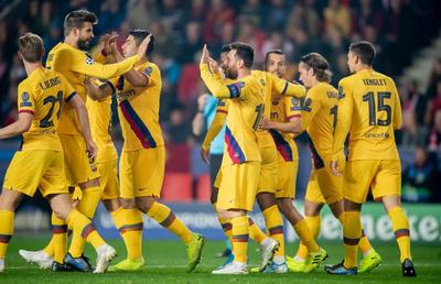 FOTO Rușinos! Cum au lăsat jucătorii Barcelonei vestiarul din Cehia: hârtii, mâncare și sticle aruncate pe jos