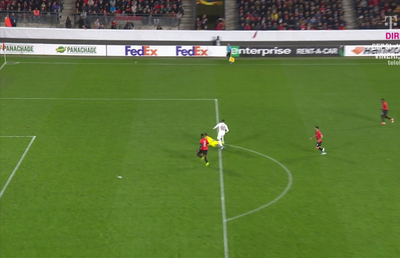 RENNES - CFR CLUJ // GALERIE FOTO Trebuia CFR Cluj să primească penalty? Portarul lui Rennes a primit ROȘU după ce l-a faultat pe Lacina Traore, la marginea careului de 16 metri