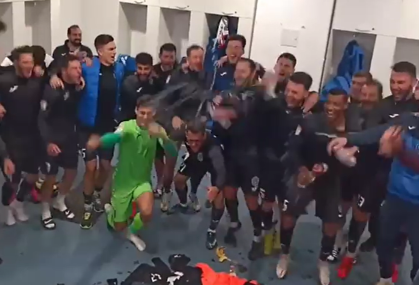 CS Universitatea Craiova - Academica Clinceni 0-1. La finalul partidei de pe „Ion Oblemenco”, ilfovenii au pornit fiesta în vestiar.