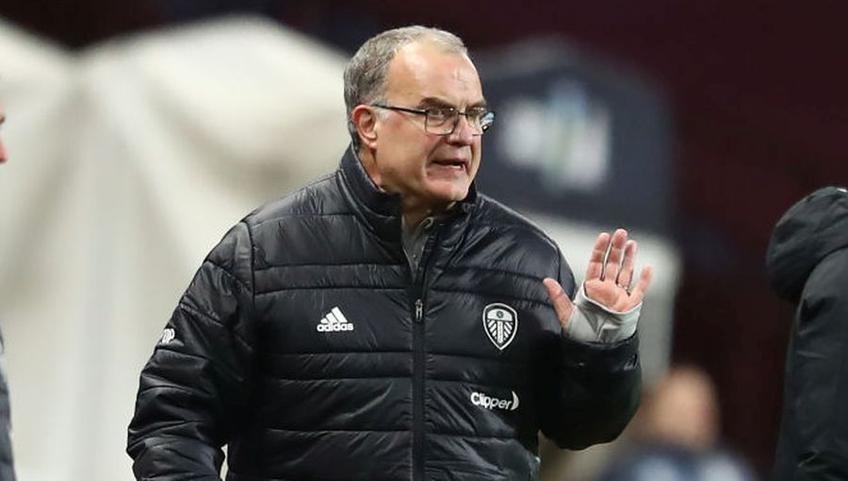 Marcelo Bielsa, 65 de ani, antrenorul lui Leeds, a efectuat o schimbare în minutul 20 al partidei cu Aston Villa, scor 3-0 // Sursă foto: Getty