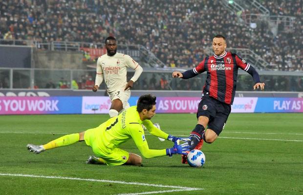 Presa i-a apreciat evoluția, dar fanii l-au făcut praf pe Tătărușanu! Toate reacțiile după Bologna - Milan: „Lăsați poarta goală, n-ar fi vreo diferență”