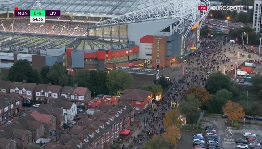 Manchester United - Liverpool 0-5. Suporterii gazdelor n-au suportat umilința cu marea rivală.