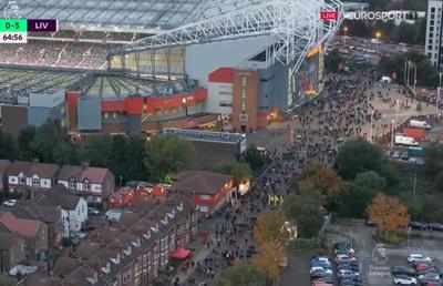 Imaginile anului în Anglia » Ce au făcut suporterii lui United la 0-5 cu Liverpool