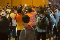 Imagini șocante după Barcelona - Real Madrid » Koeman, atacat de fanii catalanilor! Prima reacție
