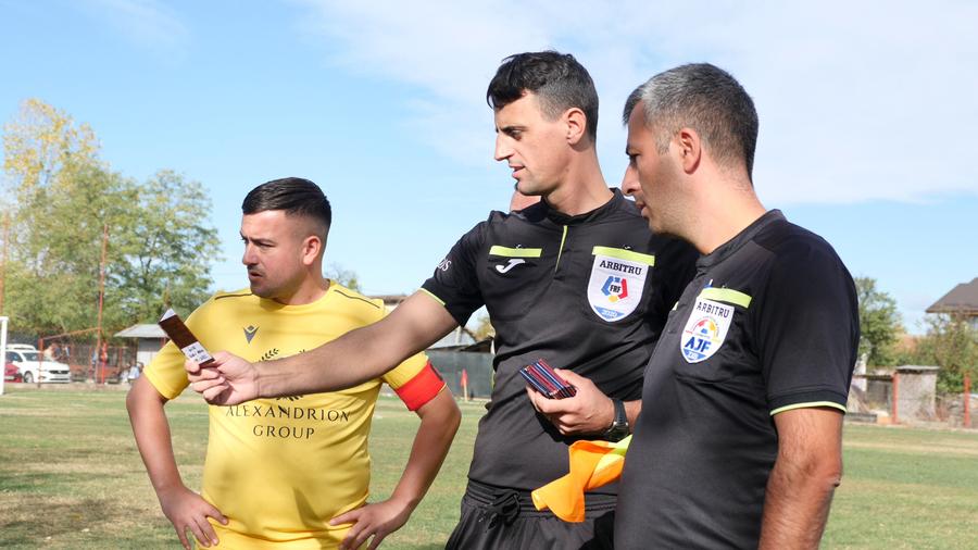Confruntarea jucătorilor a născut controverse „Alo? 112? Veniți să opriți meciul!” » GSP a asistat în weekend la un derby agitat la Bolovani, în Dâmbovița: „Pleacă, fir-ai al dracului să fii!”