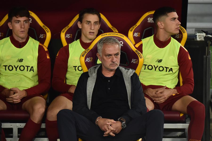 Napoli își continuă traseul remarcabil după victoria cu AS Roma! Doar Mourinho protestează: „Felicitări că ne-a învins fără să merite”