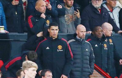 Erik Ten Hag, pus la colț de un jurnalist pentru tratamentul aplicat lui Cristiano Ronaldo: „Unul este unul dintre cei mai buni fotbaliști din toate timpurile, în timp ce celălalt abia a câștigat un meci în afara Olandei”