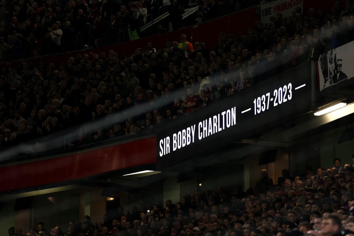 Momente emoționante în Champions League » Manchester United l-a omagiat pe Sir Bobby Charlton