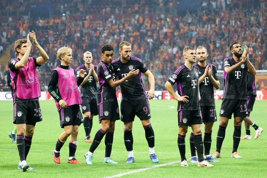 Jucătorii lui Bayern, după 3-1 cu Galatasaray/ foto Imago Images În Cupa României, Bayern ar fi scăpat de eliminare