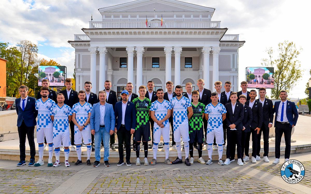 Corvinul Hunedoara și-a prezentat noul echipament și magazinul oficial