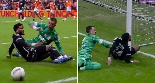 Fernando Muslera l-a împins în lateral Valentin Rosier. Foto: Captură Twitter