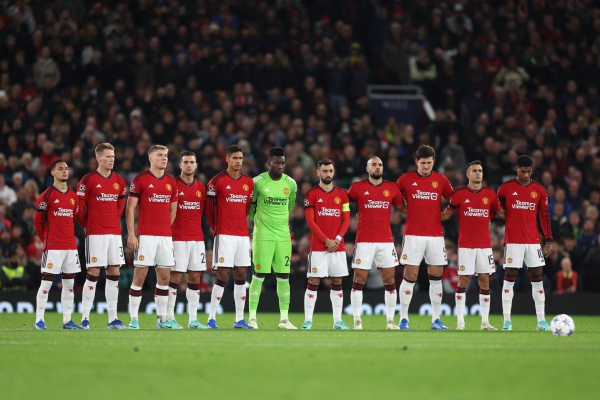 Manchester United l-a omagiat pe Sir Bobby Charlton