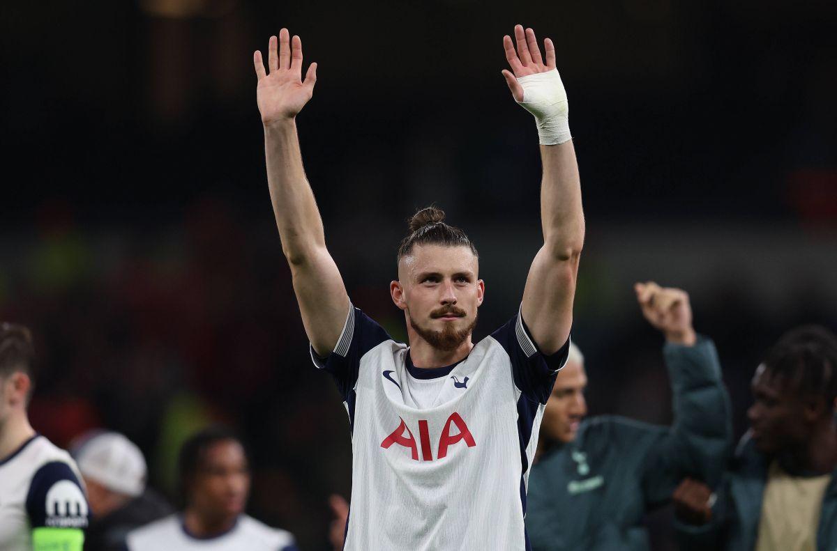 Eroare Radu Drăgușin în Tottenham - Ipswich