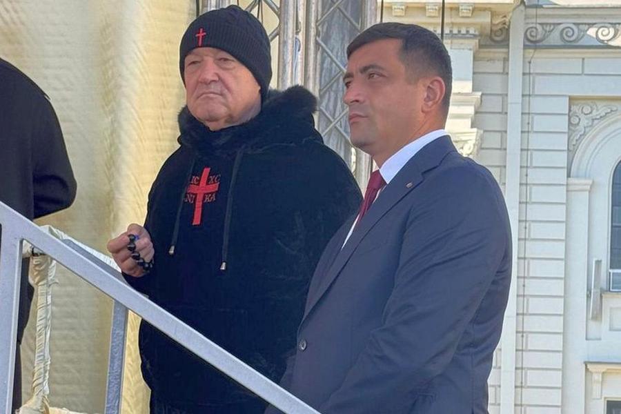 Gigi Becali și George Simion Gigi Becali, candidat AUR la parlamentare, a văzut rezultatele exit-poll-urilor și a reacționat cu un derapaj grolosan » Pe cine susține în turul 2
