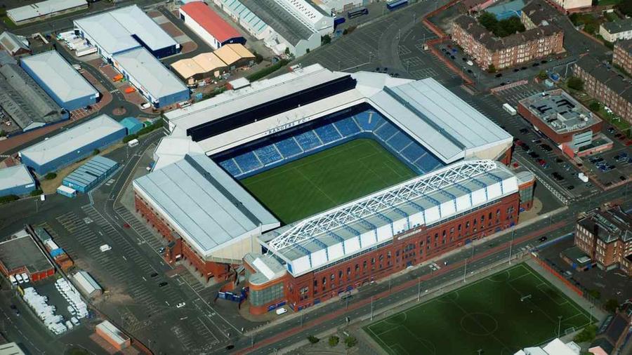 Legendarul ”Ibrox Park” din Glasgow are o istorie de 125 de ani Gazeta a intrat în vestiarele miticului „Ibrox Park” » Detaliul istoric din camera lui Rangers, locul lui Ianis Hagi și cum arată acum cabina FCSB