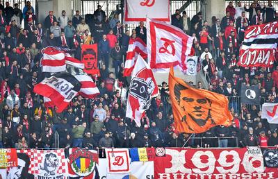 „Vom avea o întâlnire cu echipa” » Anunțul suporterilor lui Dinamo, înaintea meciului de la Sibiu