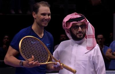 Prețul exorbitant al rachetei de aur masiv pe care a primit-o cadou Rafael Nadal de la șeicii din Arabia Saudită