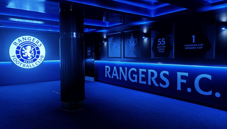 Așa arată holul de la intrarea spre teren la ”Ibrox Park” din Glasgow Gazeta a intrat în vestiarele miticului „Ibrox Park” » Detaliul istoric din camera lui Rangers, locul lui Ianis Hagi și cum arată acum cabina FCSB