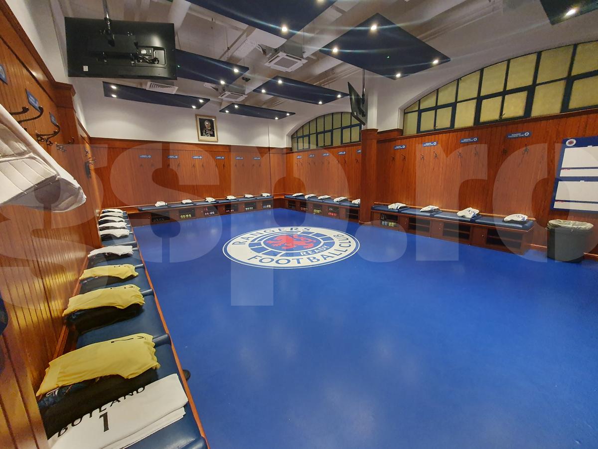 Gazeta a intrat în vestiarele miticului „Ibrox Park” » Detaliul istoric din camera lui Rangers, locul lui Ianis Hagi și cum arată acum cabina FCSB