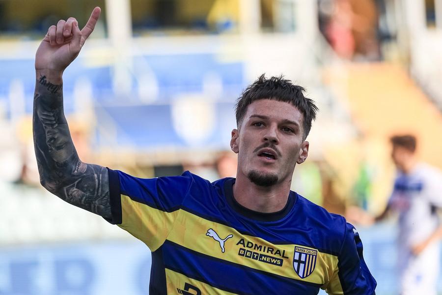 Dennis Man mai are contract cu Parma până în 2027. Foto: Imago Campionul mondial Gianluca Zambrotta, fermecat de un „tricolor” din naționala lui Mircea Lucescu: „Un adevărat maestru! Jucător de mare, mare calitate”