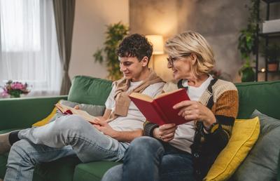 5 cărți de istorie care se citesc ca un roman: recomandări captivante pentru lecturi în familie