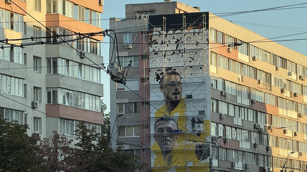 Eroii sportului românesc prind viață pe ziduri: Nicolae Stanciu, Radu Drăgușin și Nadia Comăneci, în picturi murale spectaculoase