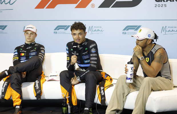 Lewis Hamilton i-a avertizat pe piloții McLaren: „Verstappen le va fura titlul dacă ei nu fac același lucru ca el”