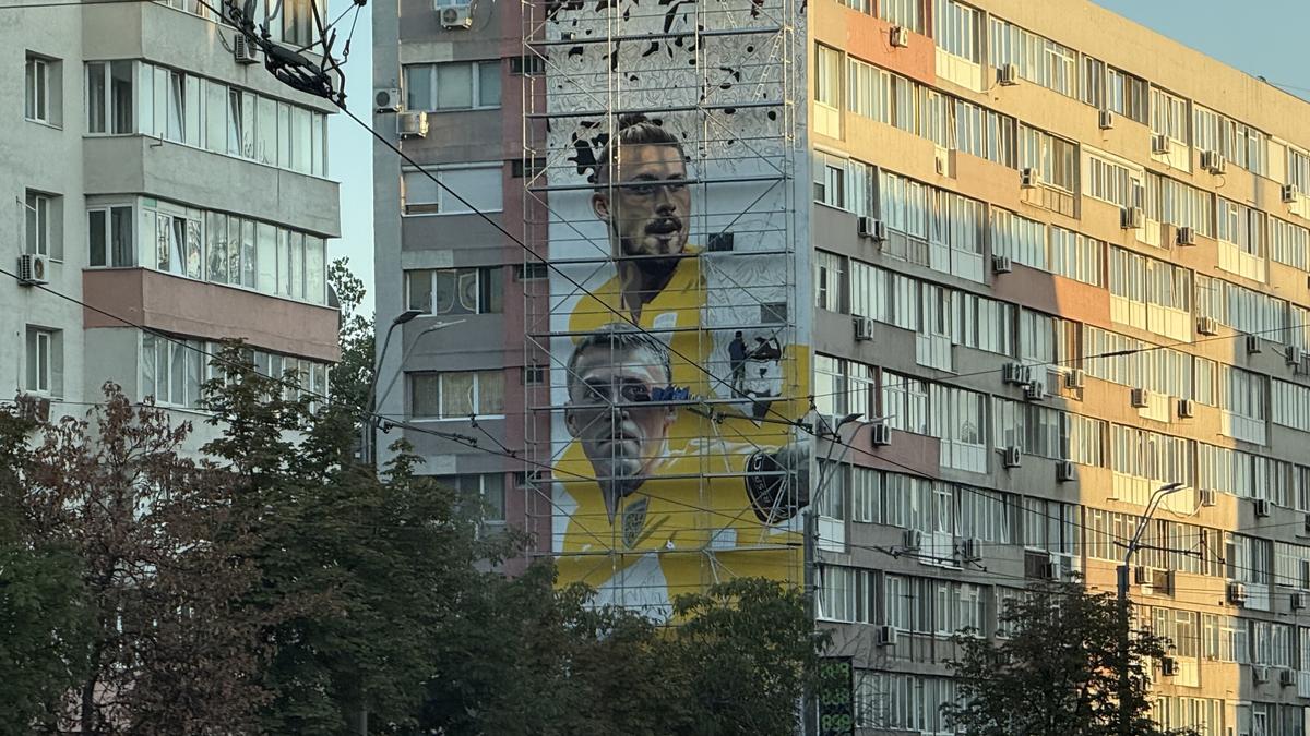 Eroii sportului românesc prind viață pe ziduri: Nicolae Stanciu, Radu Drăgușin și Nadia Comăneci, în picturi murale spectaculoase