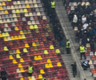 Incidente pe Arena Națională la FCSB - Rapid! Fanii giuleșteni au vrut să meargă peste roș-albaștri, Jandarmeria i-a scos din stadion!