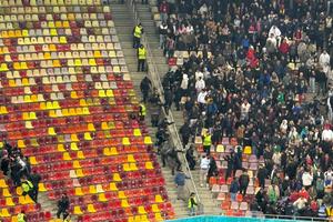 Incidente pe Arena Națională la FCSB - Rapid! Fanii giuleșteni au vrut să meargă peste roș-albaștri, Jandarmeria i-a scos din stadion!