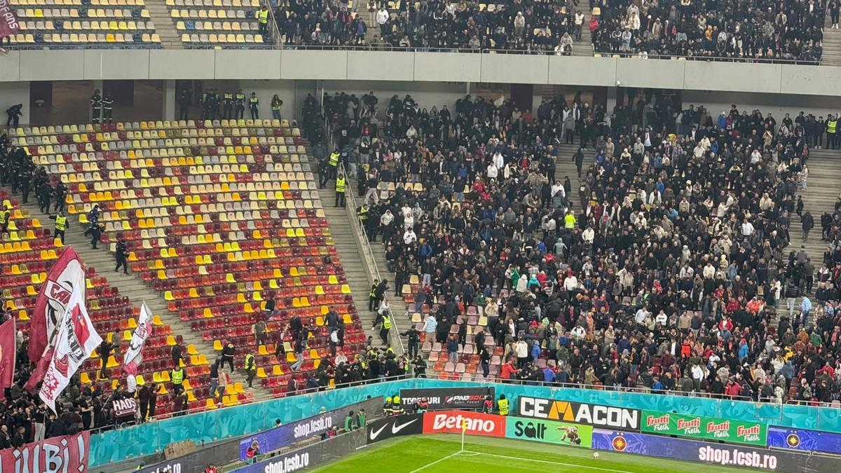Incidente pe Arena Națională la FCSB - Rapid! Fanii giuleșteni au vrut să meargă peste roș-albaștri, Jandarmeria i-a scos din stadion!