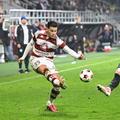 Nicolae Pîrvulescu, încercând aici să-l blocheze pe Alexandru Dobre / foto: Imago Images