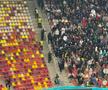 Incidente pe Arena Națională la FCSB - Rapid! Fanii giuleșteni au vrut să meargă peste roș-albaștri, Jandarmeria i-a scos din stadion!