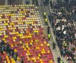 Incidente pe Arena Națională la FCSB - Rapid! Fanii giuleșteni au vrut să meargă peste roș-albaștri, Jandarmeria i-a scos din stadion!