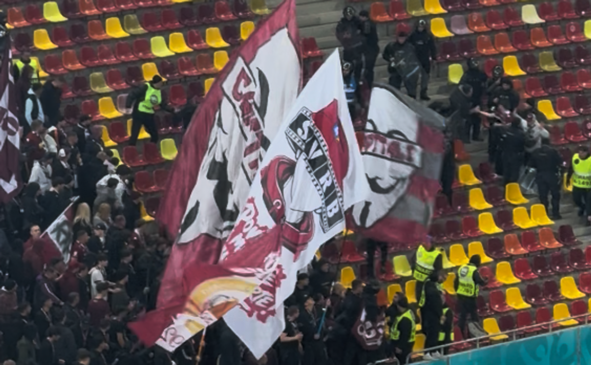 Incidente pe Arena Națională la FCSB - Rapid! Fanii giuleșteni au vrut să meargă peste roș-albaștri, Jandarmeria i-a scos din stadion!