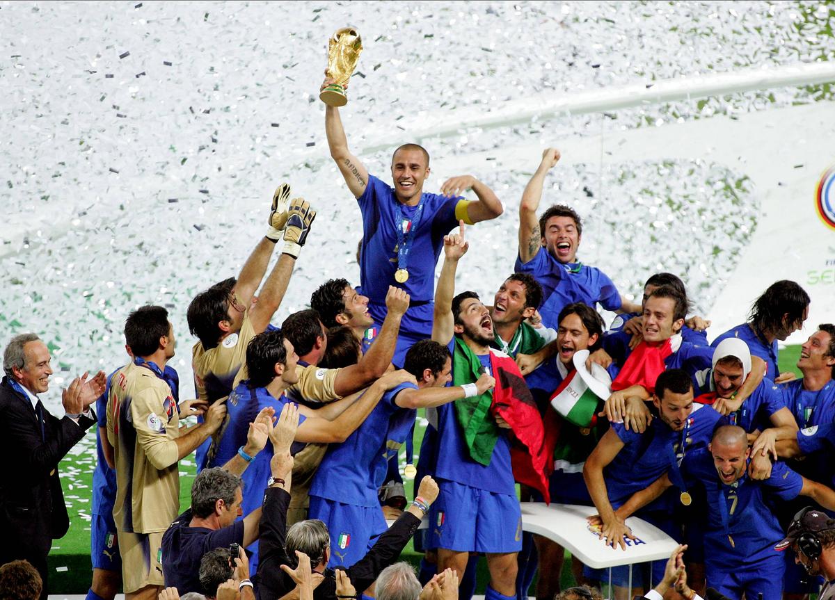 Cariera în fotografii a lui Fabio Cannavaro, câștigătorul Balonului de Aur 2006