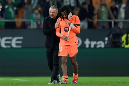Hansi Flick este resemnat că nu va putea conta nici pe Jules Kounde în derby-ul cu Real Madrid / Foto: Imago
