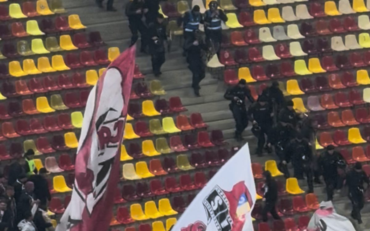 Incidente pe Arena Națională la FCSB - Rapid! Fanii giuleșteni au vrut să meargă peste roș-albaștri, Jandarmeria i-a scos din stadion!