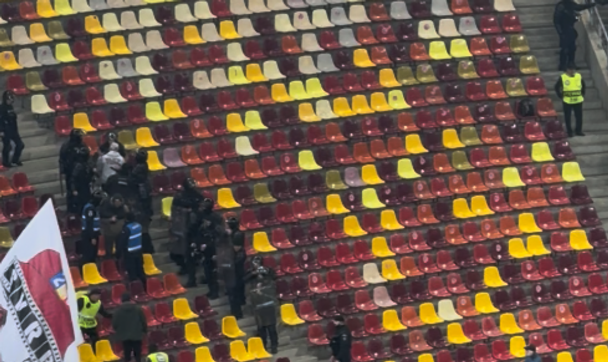 Incidente pe Arena Națională la FCSB - Rapid! Fanii giuleșteni au vrut să meargă peste roș-albaștri, Jandarmeria i-a scos din stadion!