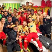 Bucuria fotbaliștilor „Bătrânei Doamne” la finalul partidei / Sursă foto: Facebook@ UTA Arad